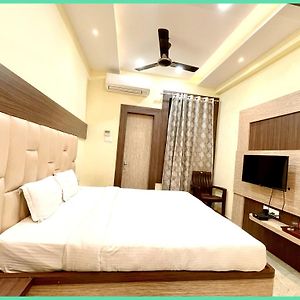 Hotel Nandini Palace ! Varanasi ! ! Fully-Air-Conditioned-Hotel Family-Friendly-Hotel, Near-Kashi-Vishwanath-Temple And Ganga Ghat